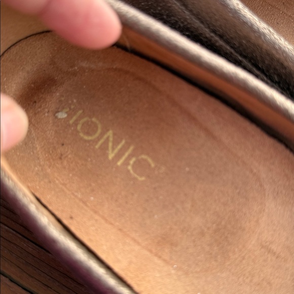 Vionic Gold Metallic Leather Debbie Loafers Size 7 - Picture 8 of 9